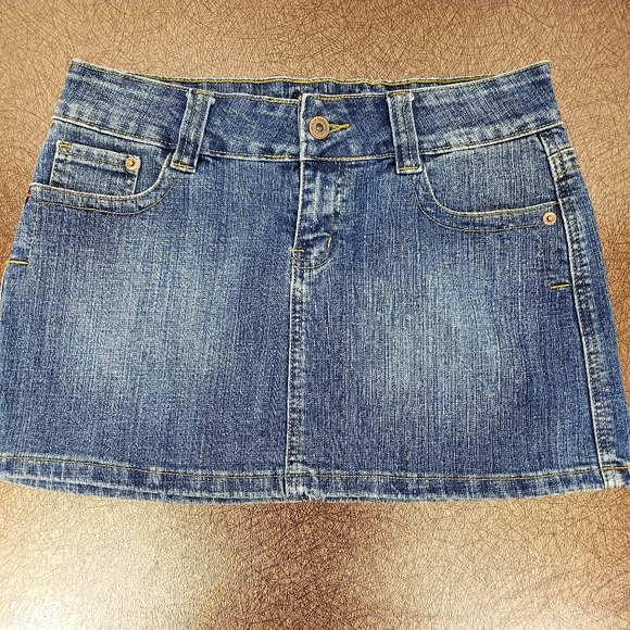 Urban Behavior Jean Skirt Size Small EUC - Picture 8 of 8